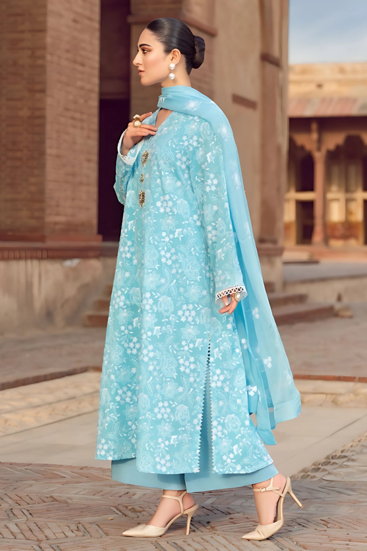 BAREEZE - 3PC LAWN EMBROIDERED SHIRT WITH CHIFFON EMBROIDERED DUPATTA AND TROUSER - RB11037