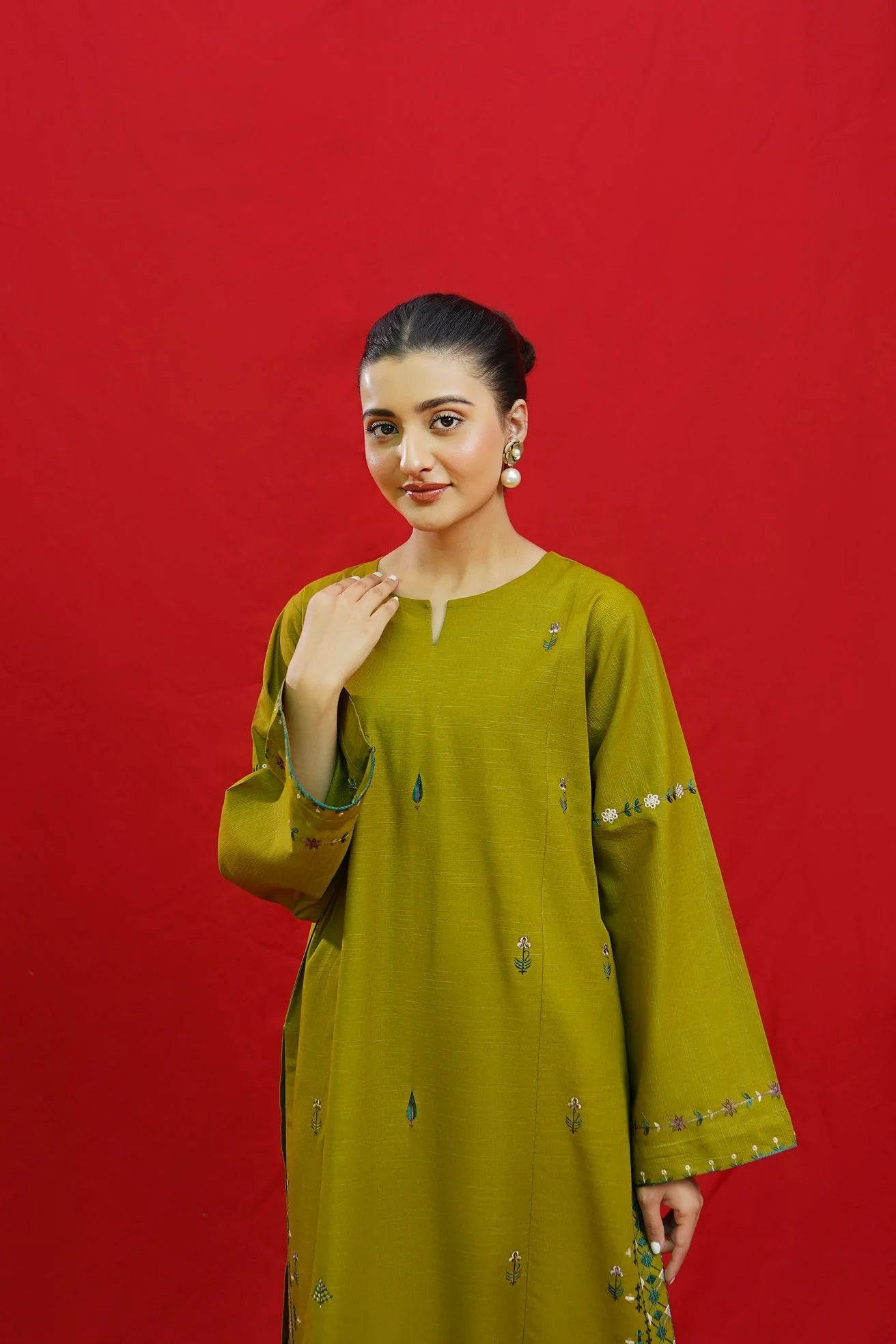 URGE - 3PC LAWN EMBROIDERED SHIRT WITH PRINTED DUPATTA AND TROUSER- RB11123